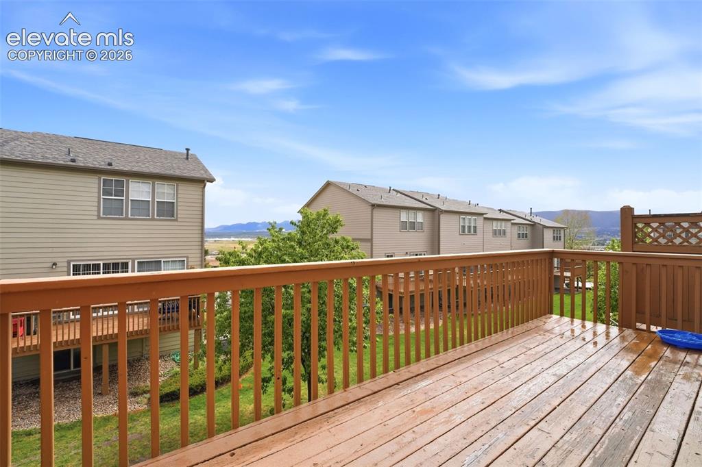 Image 23 of 27: Deck
