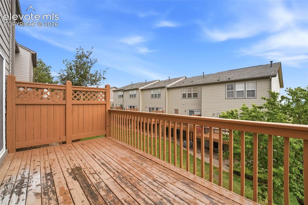 Image 24 of 27: Deck