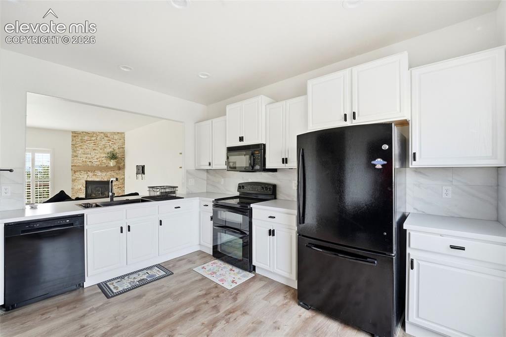 Image 6 of 27: Kitchen