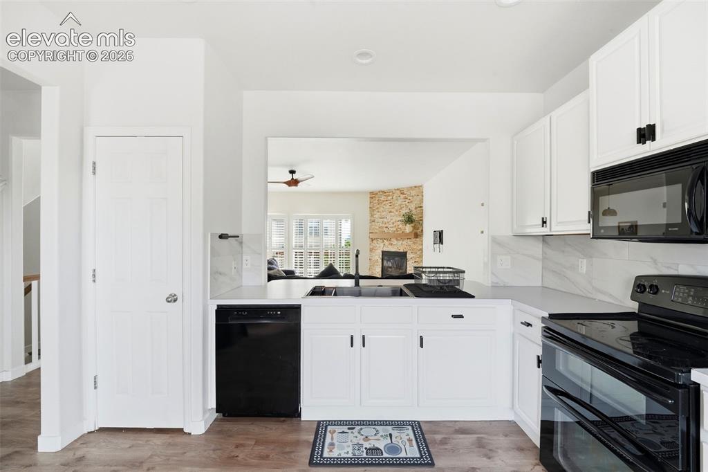 Image 7 of 27: Kitchen