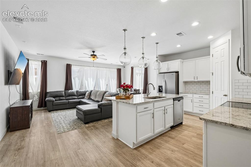 Image 11 of 40: Kitchen
