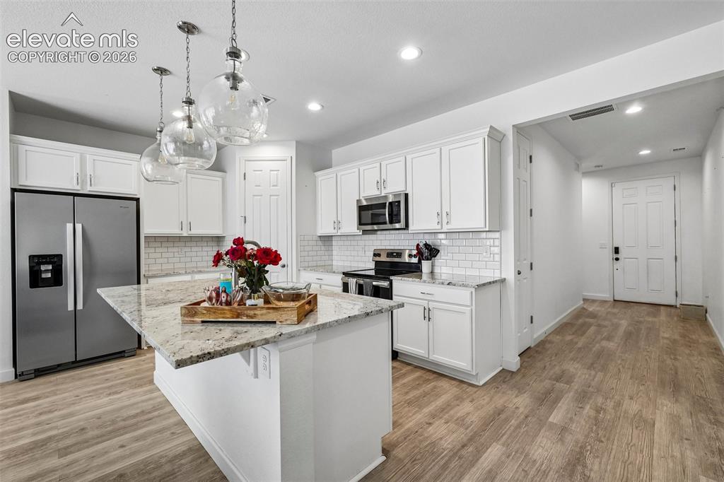 Image 12 of 40: Kitchen
