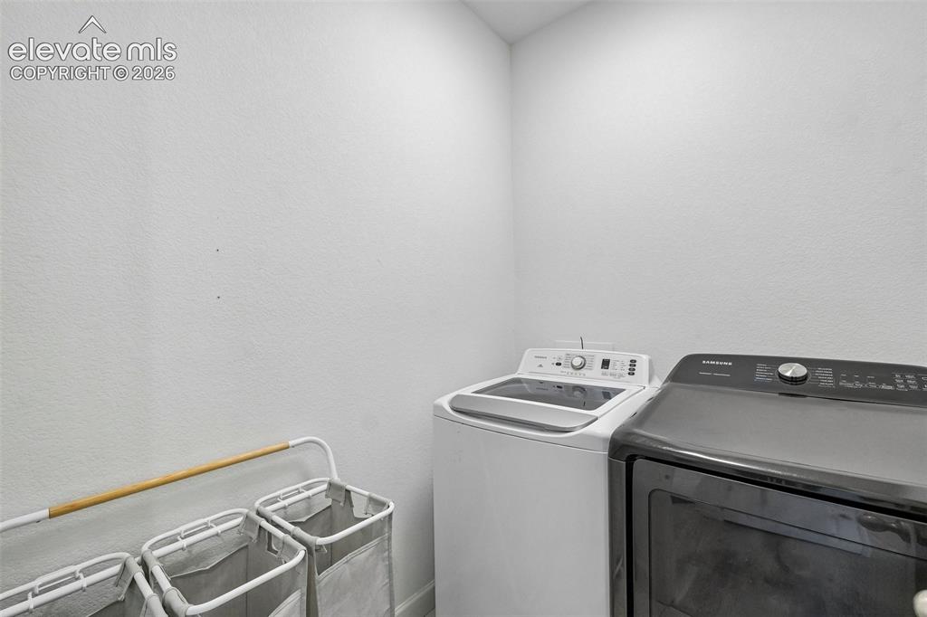Image 33 of 40: Laundry