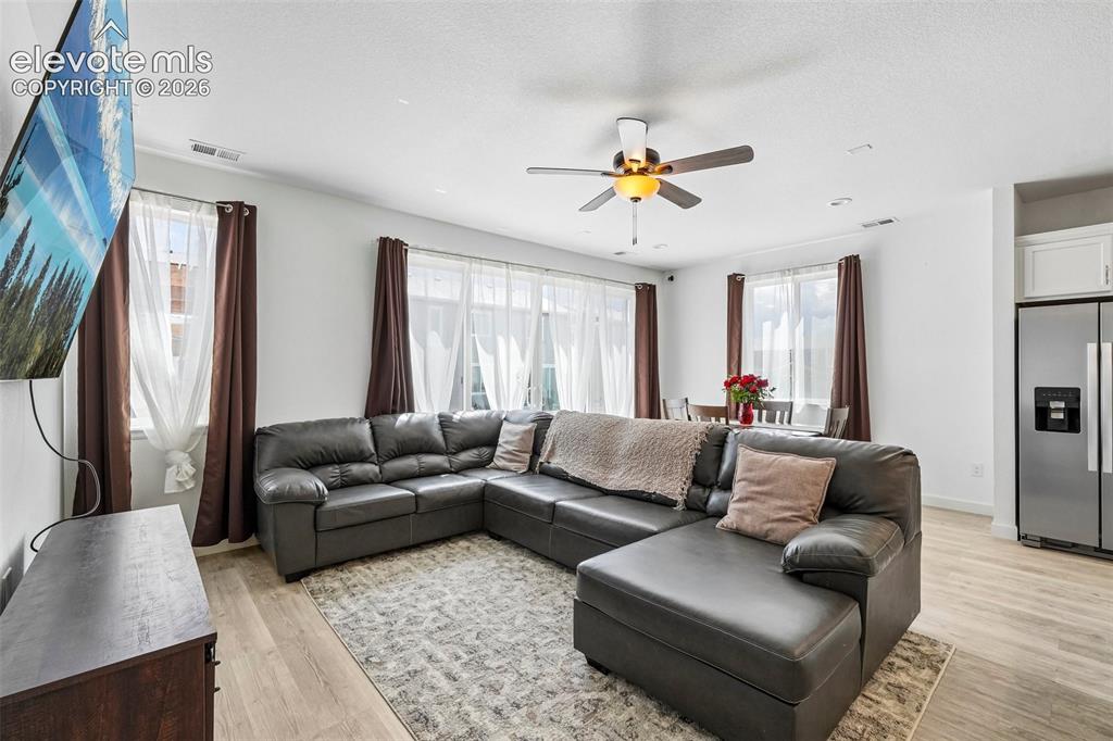 Image 5 of 40: Living Room