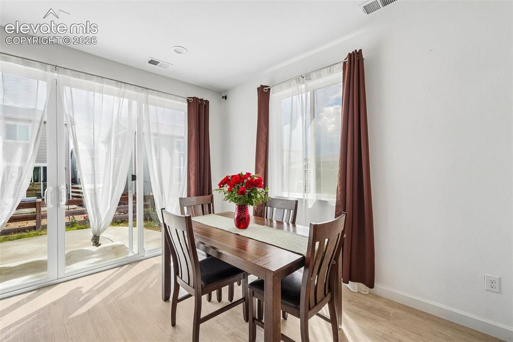 Image 9 of 40: Dining Area