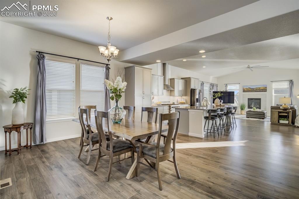 Image 9 of 39: Dining Area