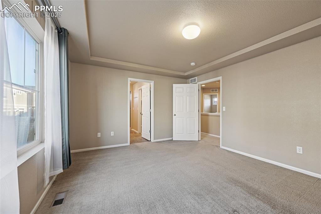 Image 16 of 36: Bedroom