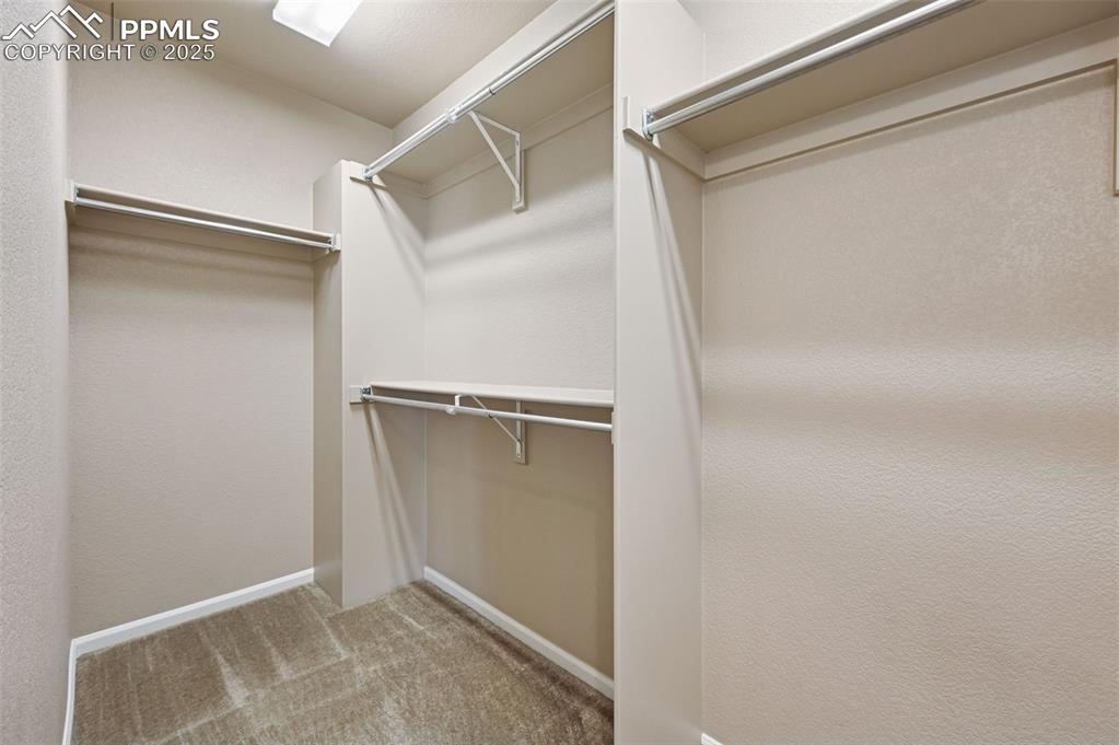 Image 20 of 36: Closet