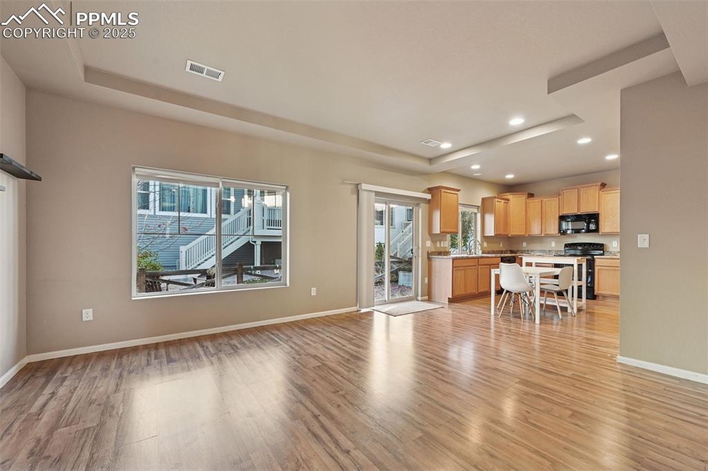 Image 5 of 36: Living Room