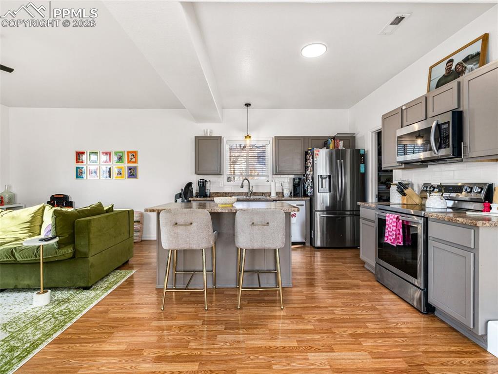 Image 16 of 28: Kitchen