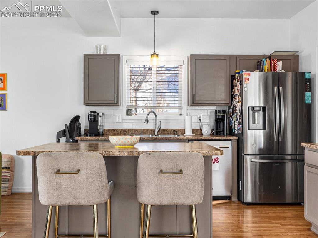 Image 17 of 28: Kitchen