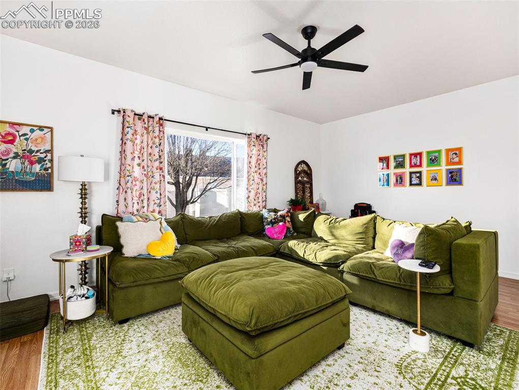 Image 22 of 28: Living Room