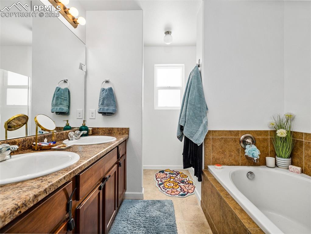 Image 7 of 28: Bathroom