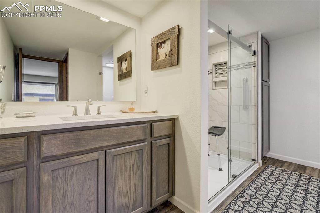 Image 19 of 30: Bathroom