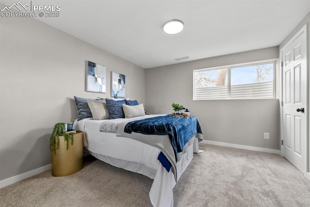 Image 13 of 27: Bedroom