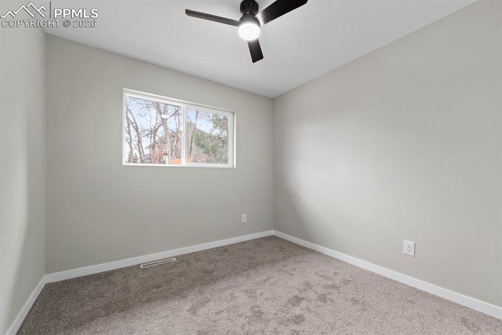 Image 20 of 27: Bedroom