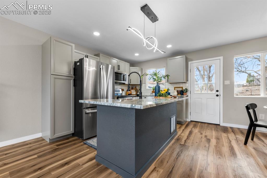 Image 5 of 27: Kitchen