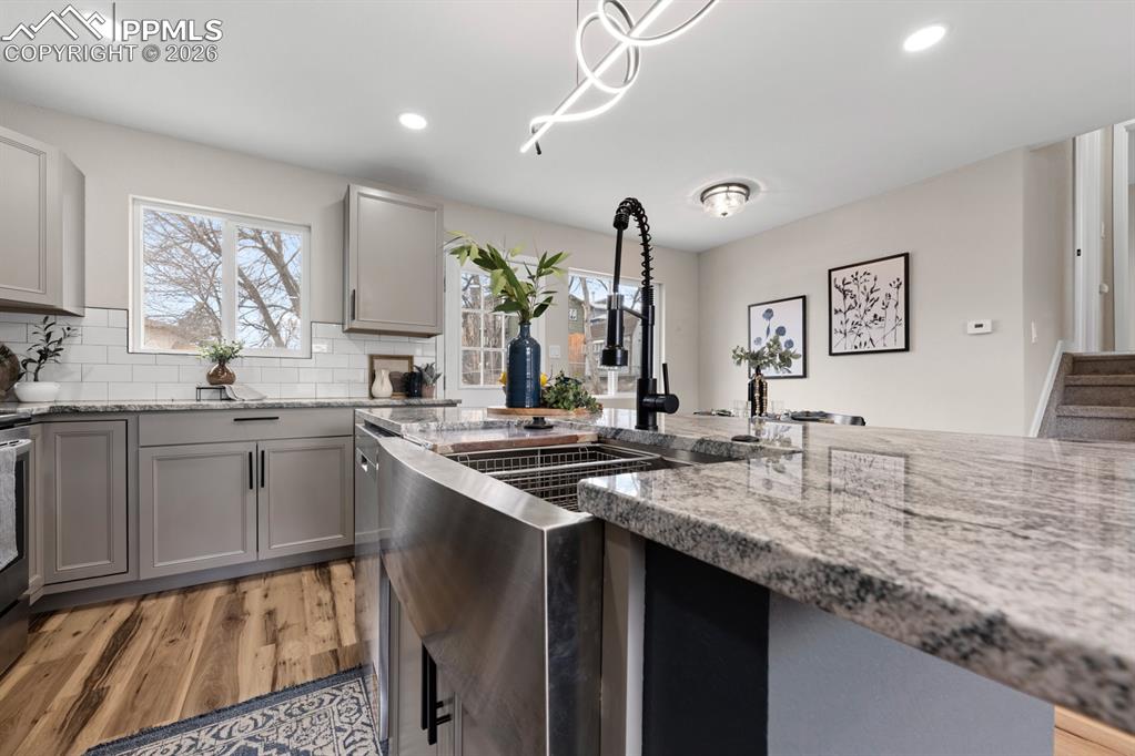 Image 6 of 27: Kitchen