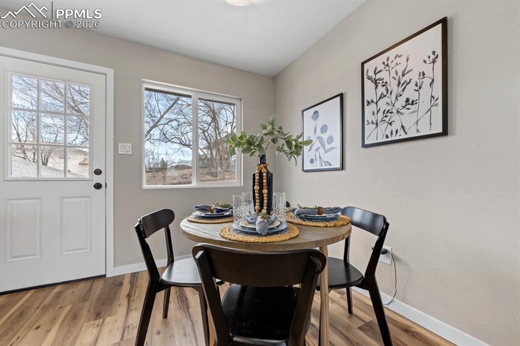 Image 9 of 27: Dining Area