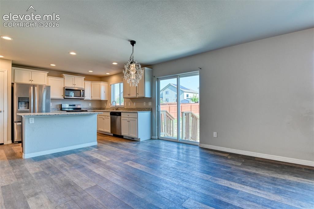 Image 15 of 41: Kitchen