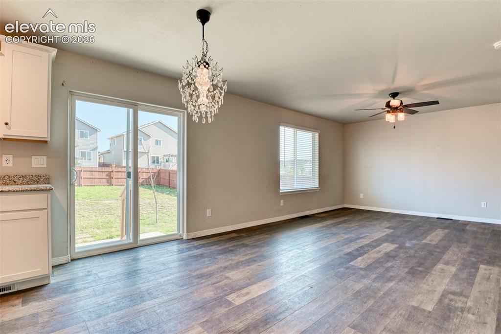 Image 16 of 41: Dining Area