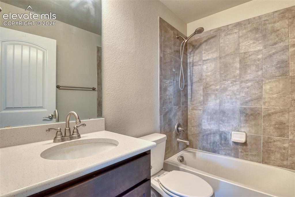 Image 36 of 41: Bathroom