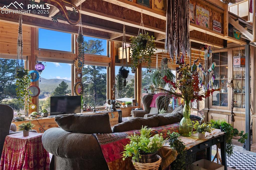 Image 12 of 50: Living Room