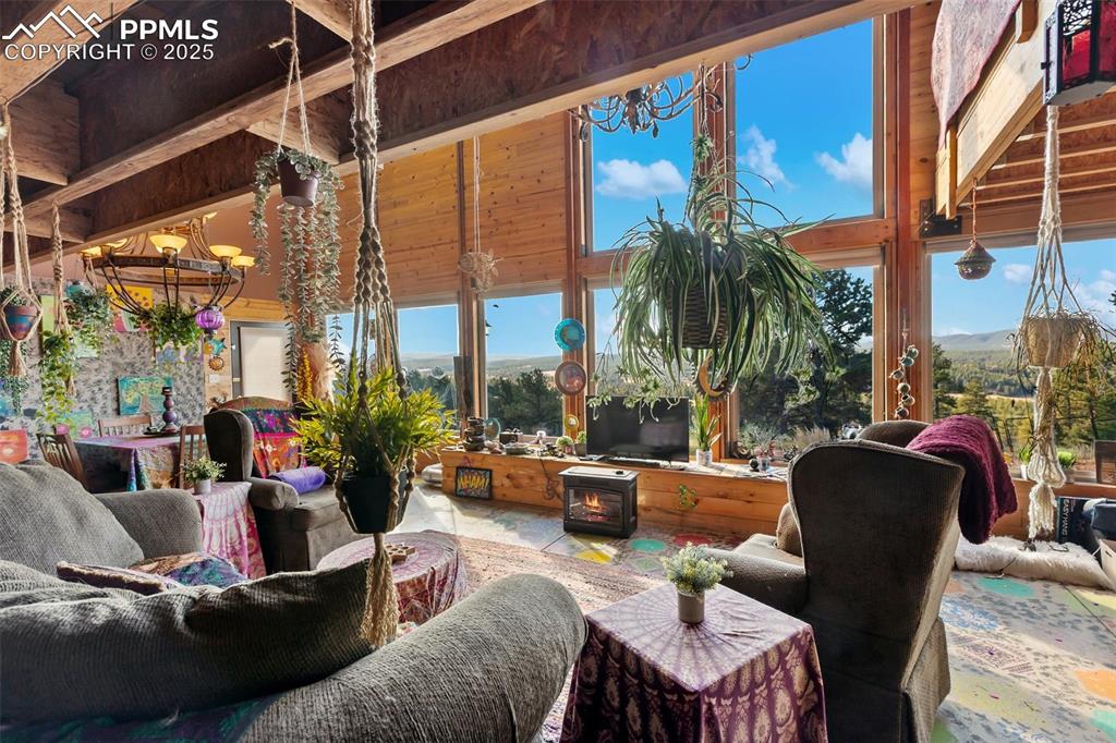 Image 13 of 50: Living Room