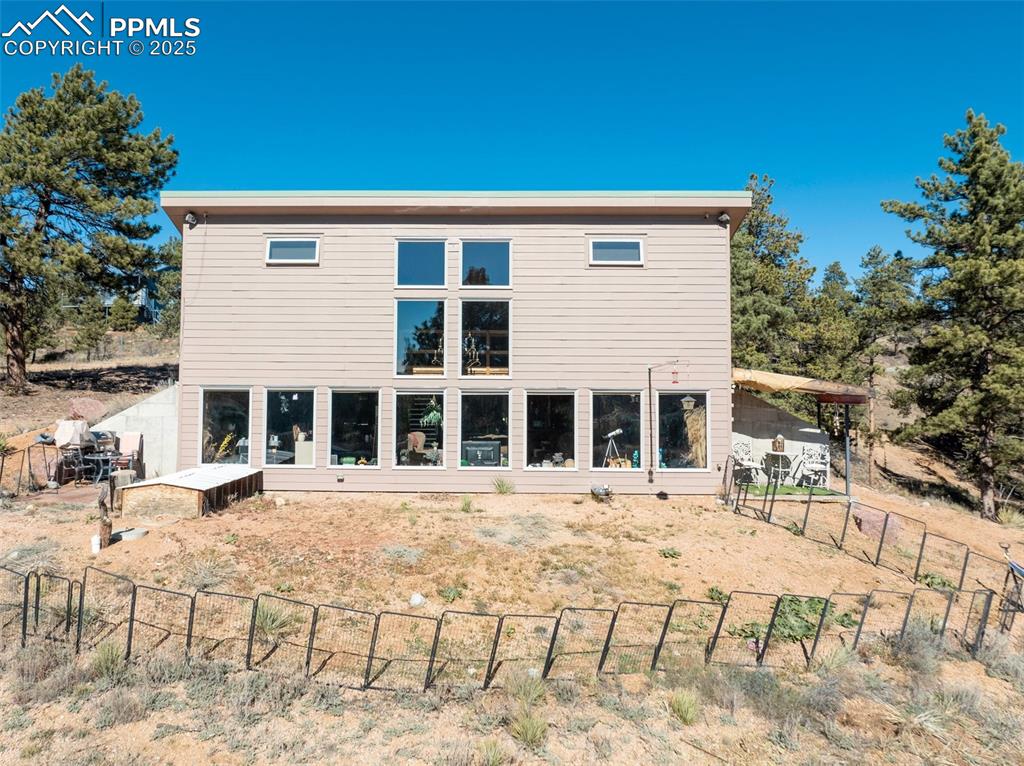 Image 2 of 50: Back of Structure