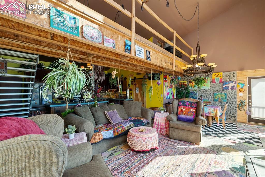 Image 22 of 50: Loft