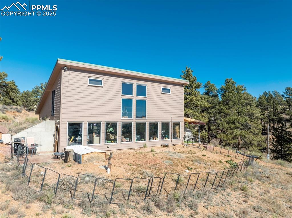 Image 26 of 50: Back of Structure