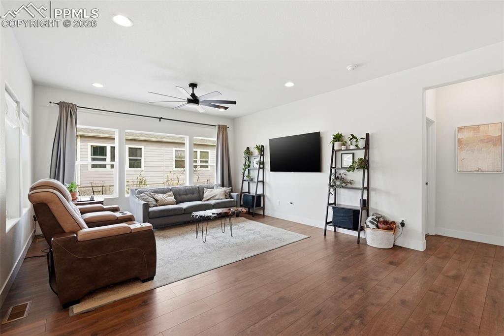 Image 15 of 43: Living Room