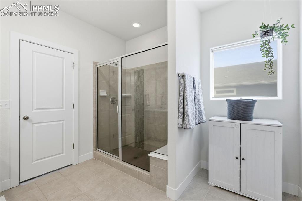 Image 22 of 43: Bathroom