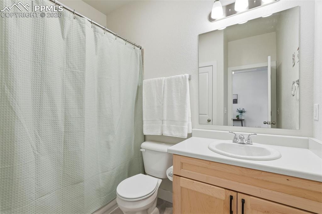 Image 31 of 43: Bathroom