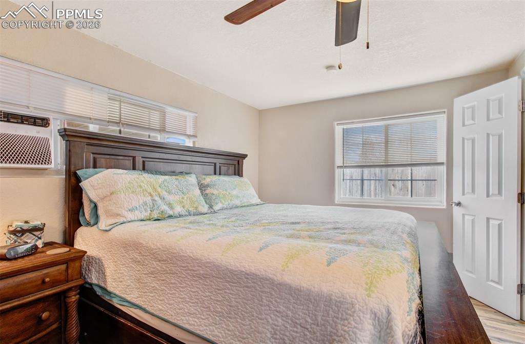 Image 10 of 25: Bedroom