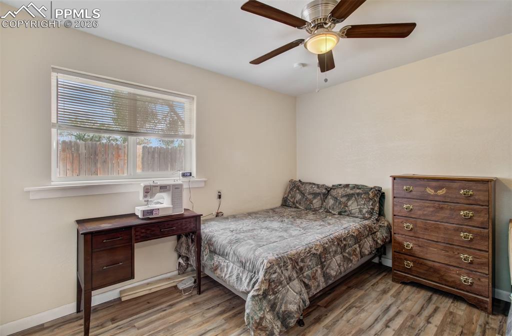 Image 12 of 25: Bedroom