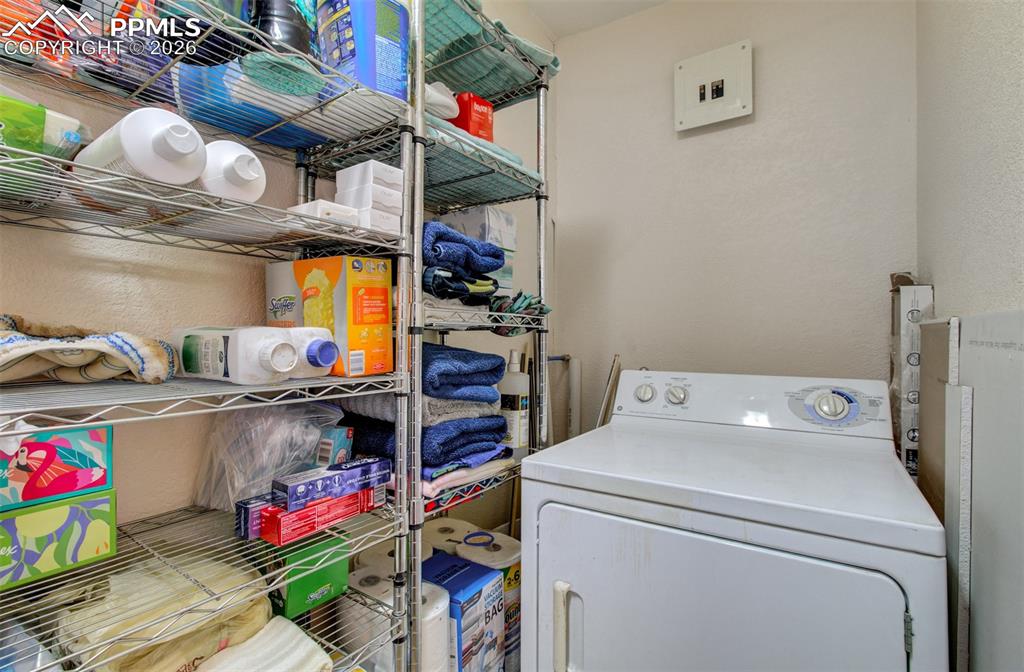 Image 15 of 25: Laundry