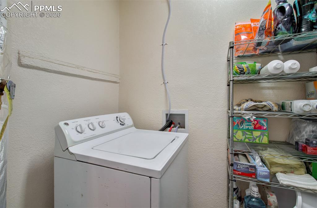 Image 16 of 25: Laundry