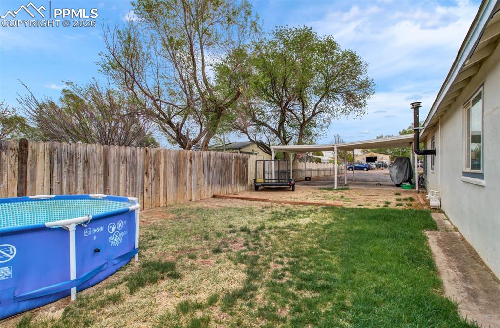 Image 22 of 25: Yard