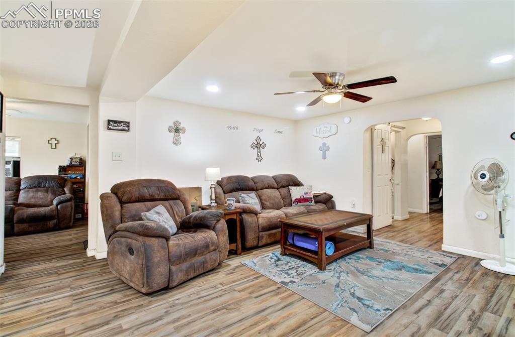Image 7 of 25: Living Room