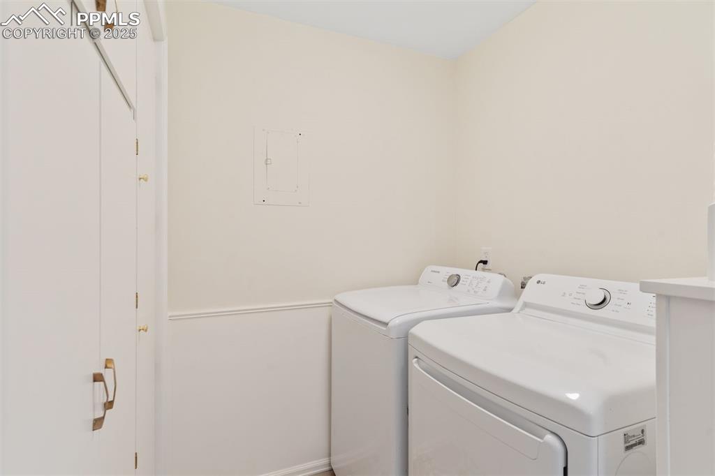 Image 16 of 37: Laundry