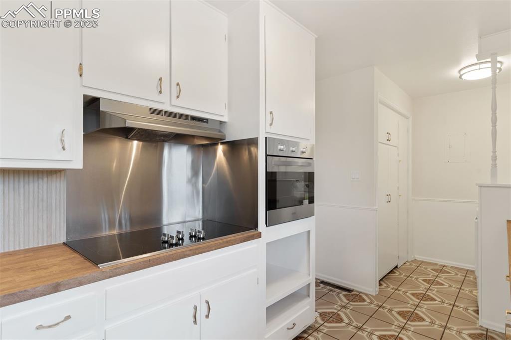 Image 17 of 37: Kitchen