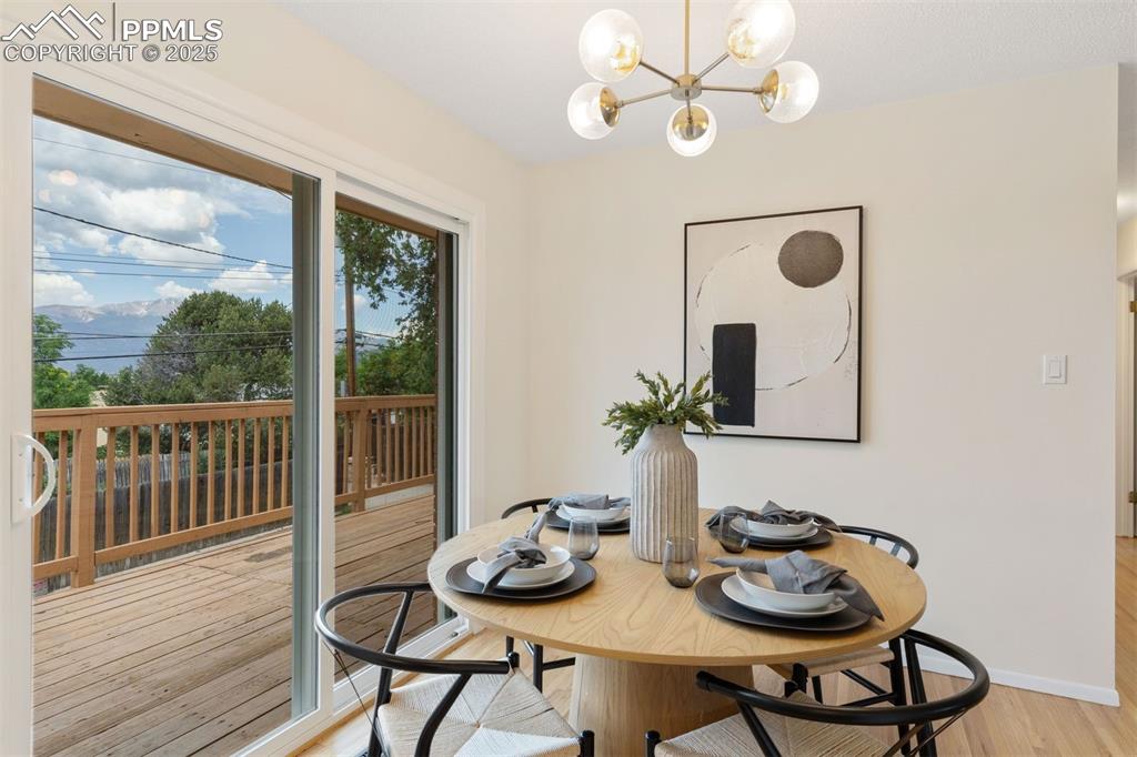 Image 22 of 37: Dining Area