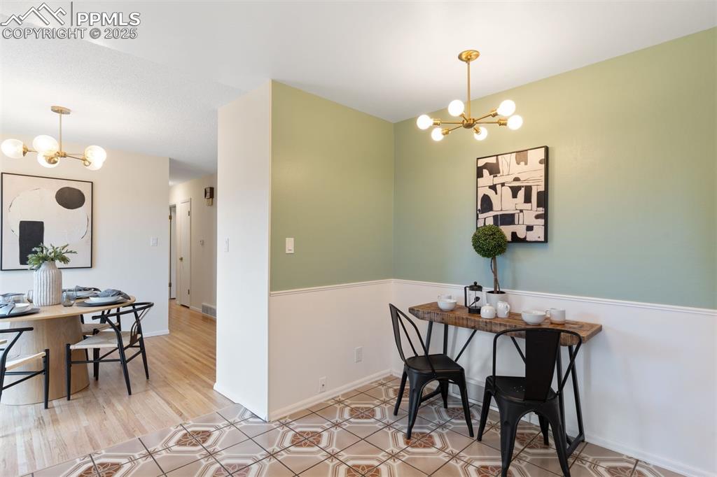 Image 7 of 37: Dining Area