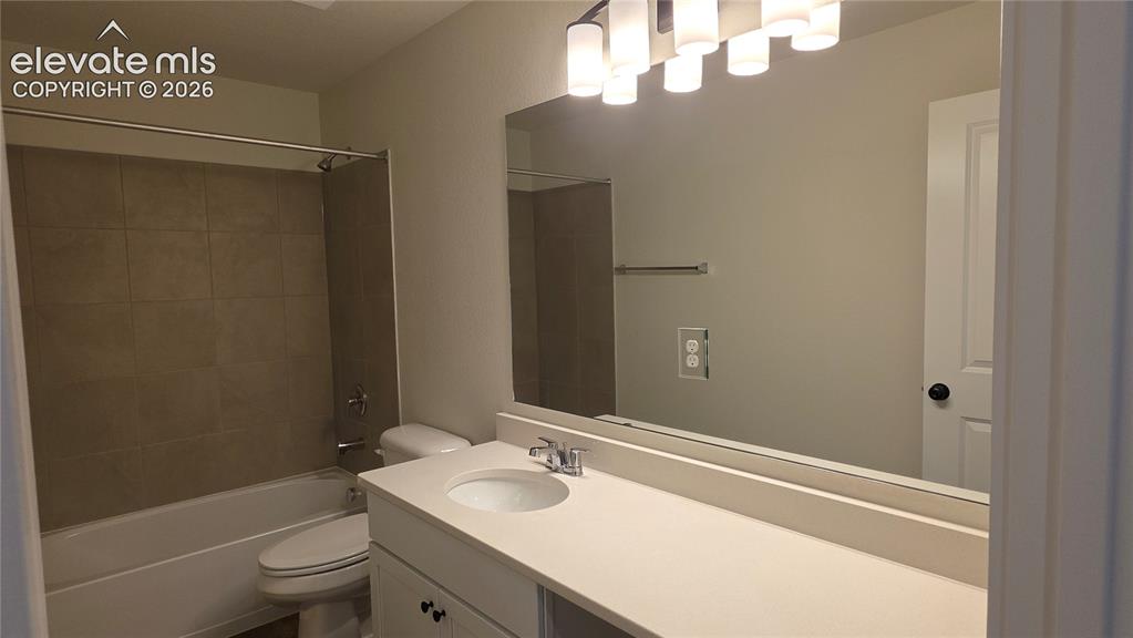 Image 11 of 23: Bathroom