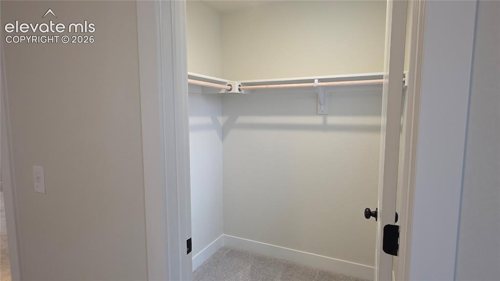Image 15 of 23: Closet
