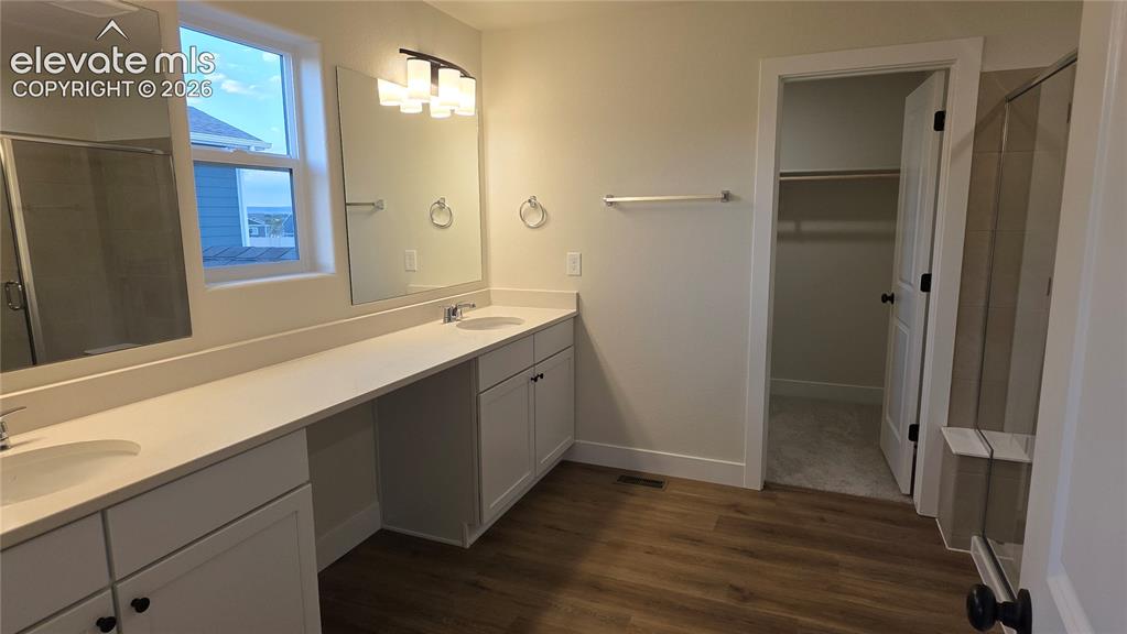 Image 16 of 23: Bathroom