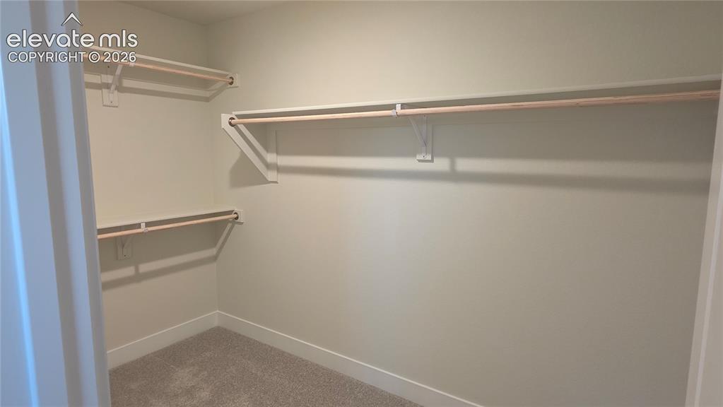 Image 18 of 23: Closet