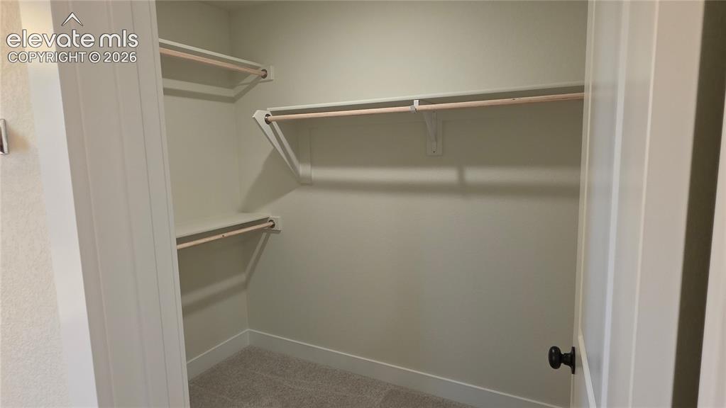 Image 19 of 23: Closet