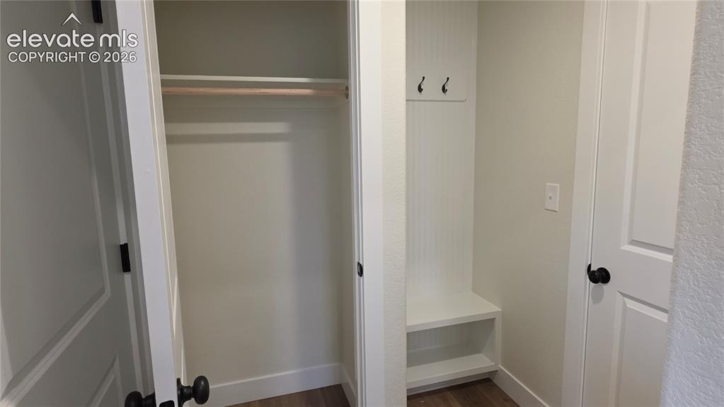 Image 21 of 23: Closet